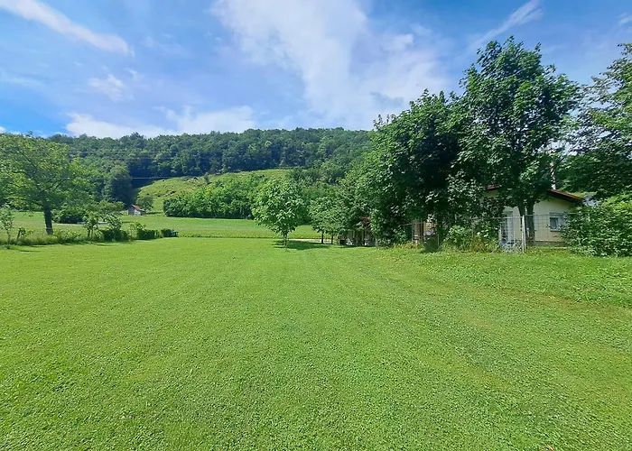 アパート Petrin トールミン